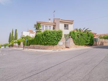 Chalet con piscina en venta en Calle REBITE 23