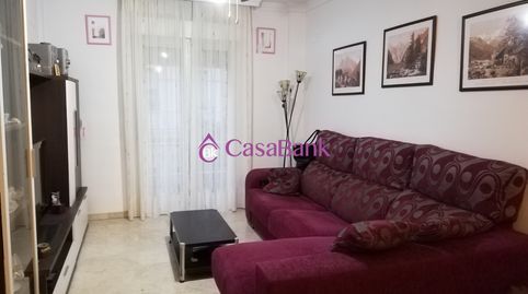 Ref. 24924 Zona Proximo a Parque Juan Carlos I. Piso exterior REFORMADO en bloque con ascensor,80m2, 2 dormitorios, 1 baño, 1 arma
