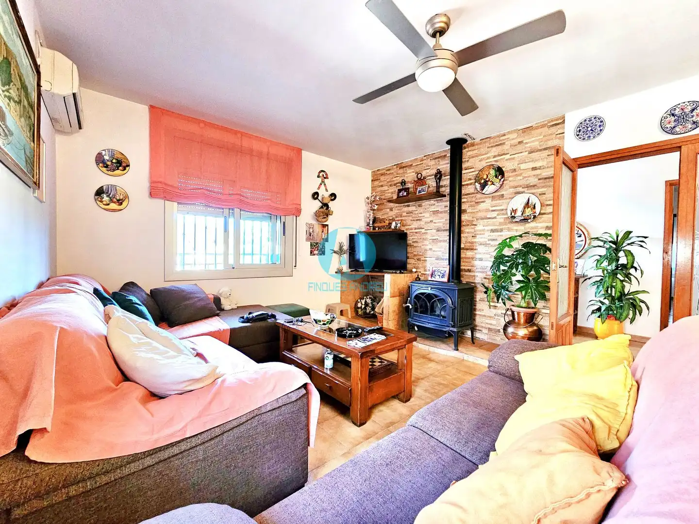 Sala d'estar de Casa o xalet en venda en Dosrius amb Aire condicionat, Jardí privat i Terrassa