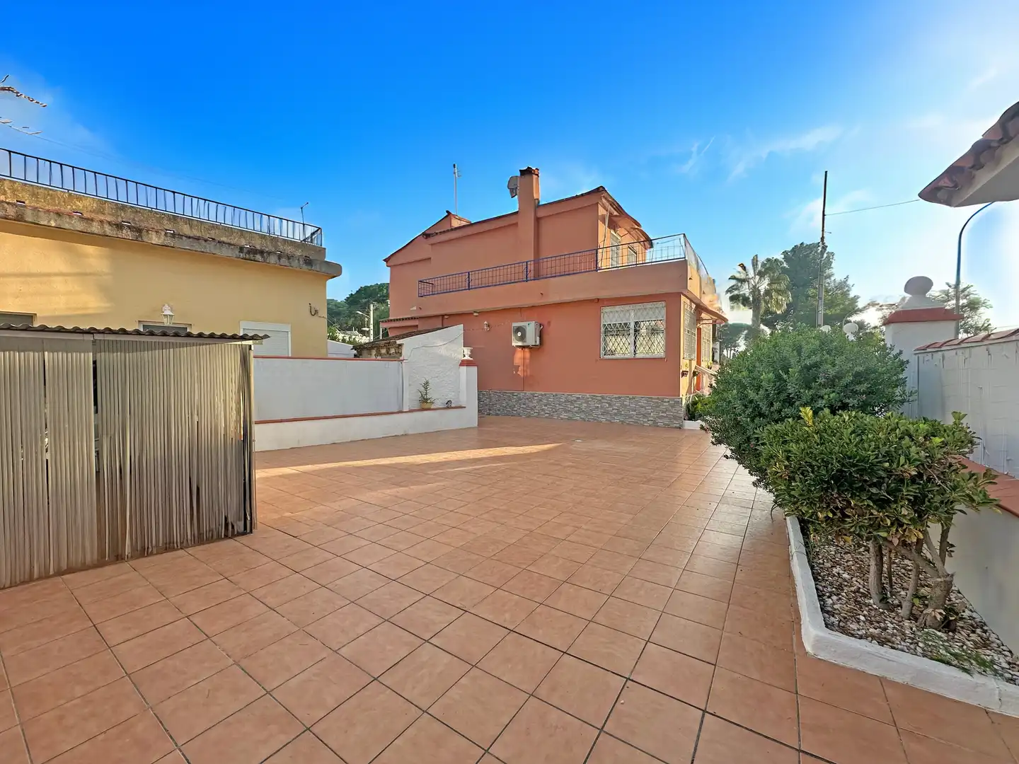 Vista exterior de Casa o chalet en venta en Paterna con Aire acondicionado, Jardín privado y Terraza