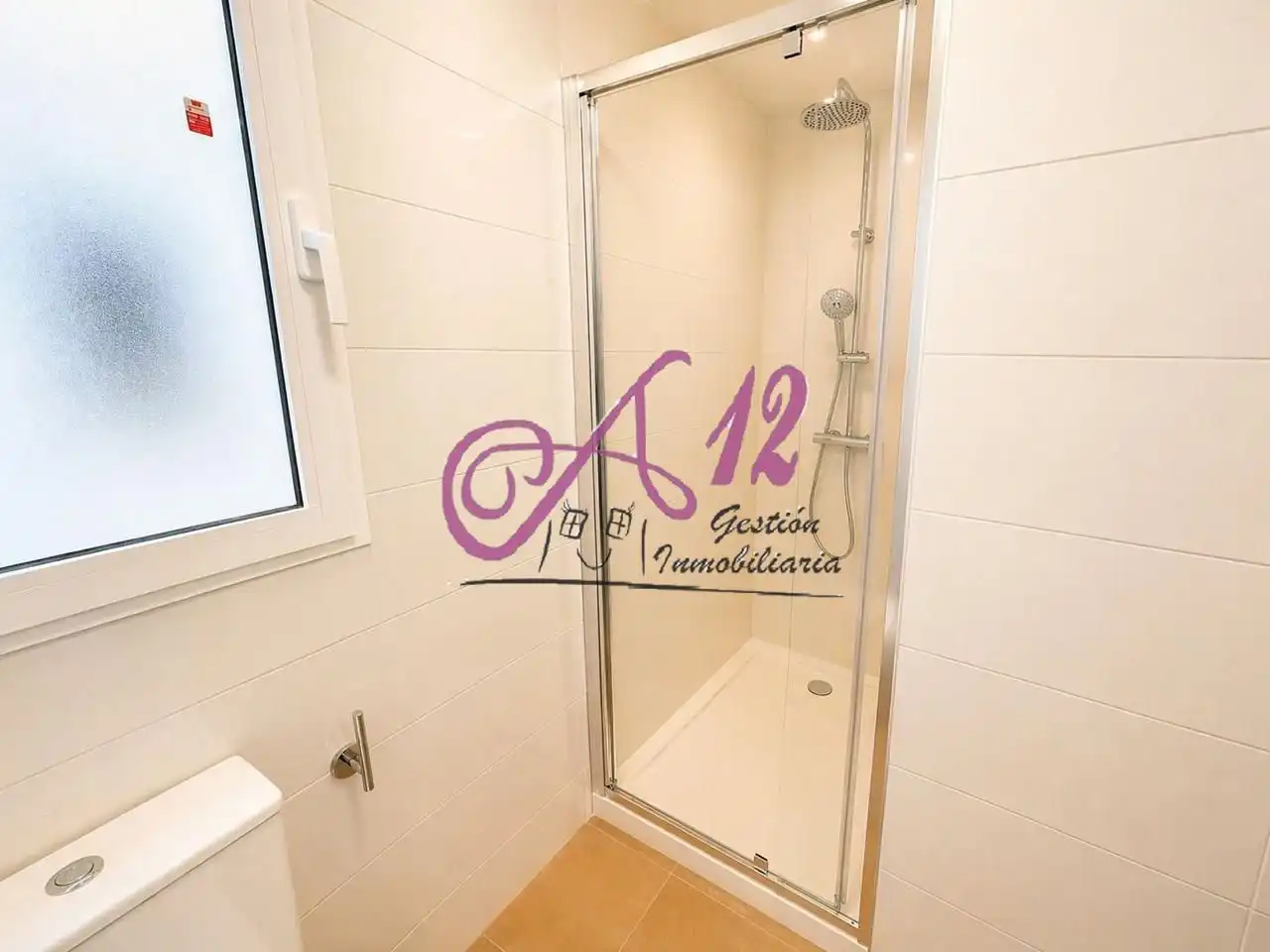 Bathroom of Flat for share in Valencia  with Furnished