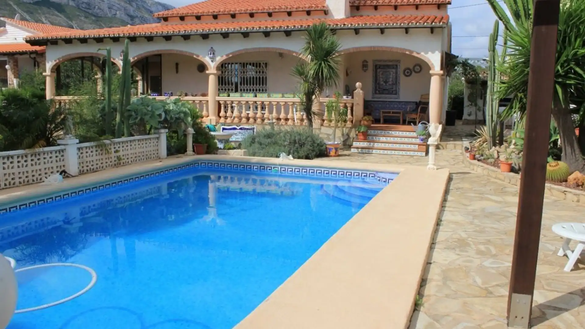 Vista exterior de Casa o chalet en venta en Dénia con Aire acondicionado, Calefacción y Jardín privado