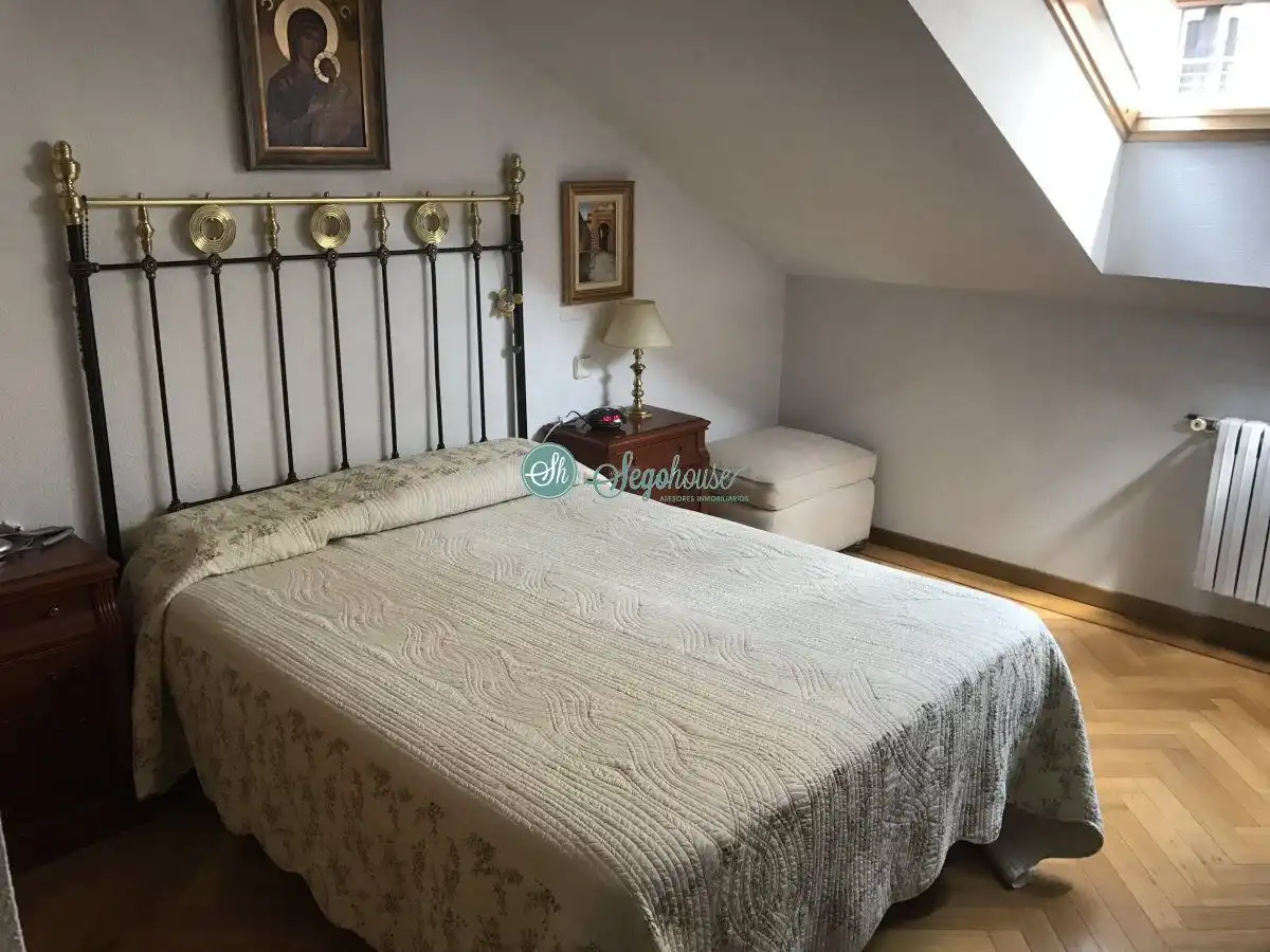 Dormitori de Pis en venda en Segovia amb Calefacció, Parquet i Terrassa
