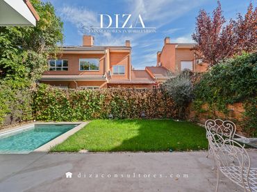 Adosado con balcón en venta en Moncloa - Aravaca