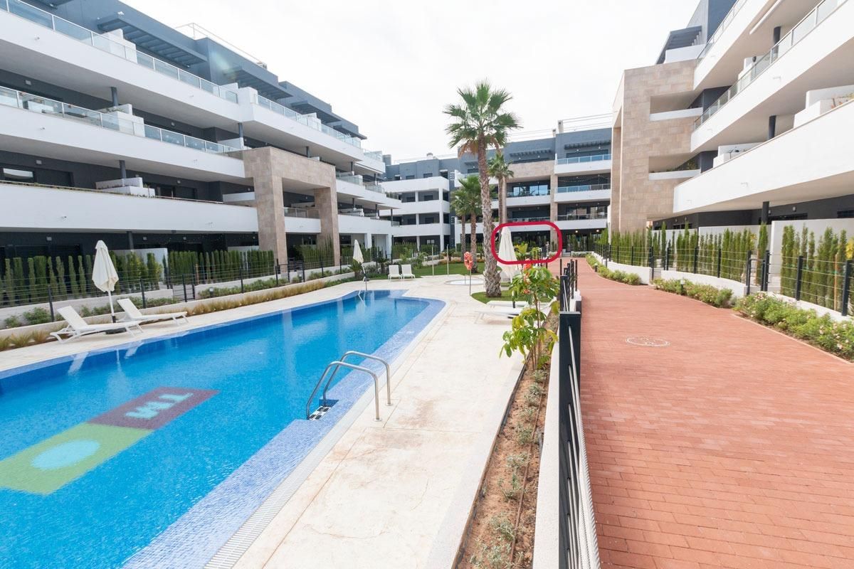 Piscina de Apartament en venda en Orihuela amb Aire condicionat, Jardí privat i Terrassa