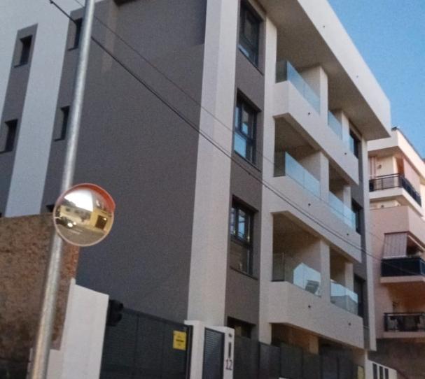 Foto 1 de Piso en venta en Calle Valdepeñas, 12, Arroyo de la Miel, Málaga