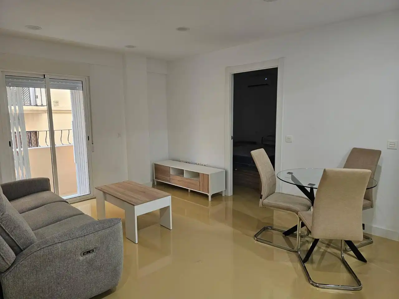Wohnzimmer von Wohnung zur Miete in Almería mit Klimaanlage und Möbliert