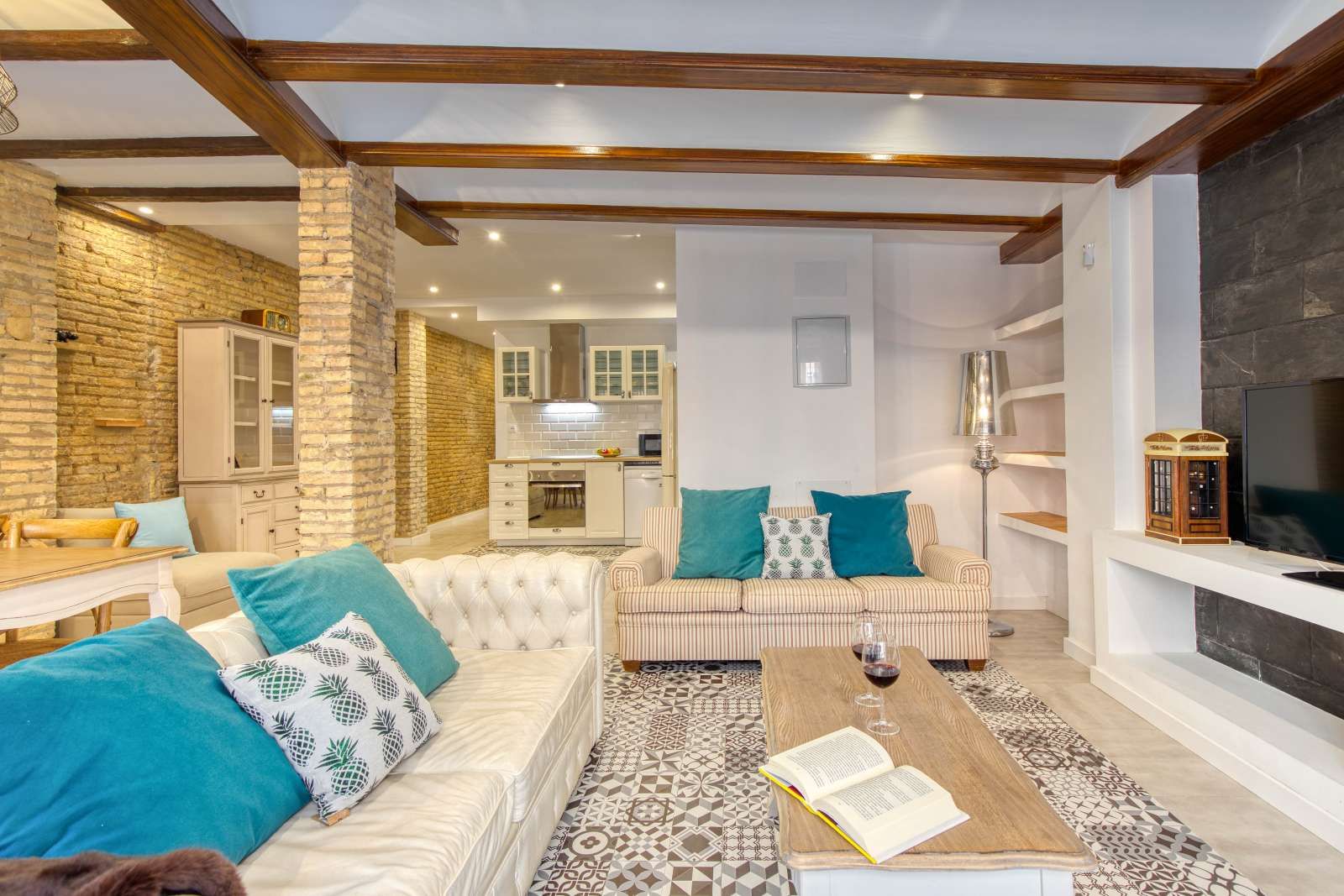 Living room of Apartment to share in  Valencia Capital  with Air Conditioner and Terrace