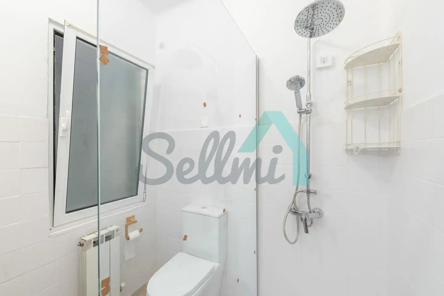 Baño de Piso de alquiler en Oviedo  con Calefacción y Amueblado