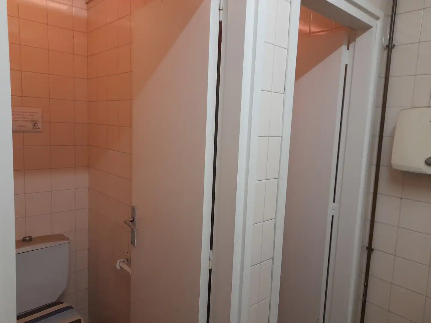 Badezimmer von Fabrikhallen zum Verkauf in Terrassa mit Heizung