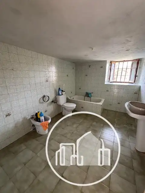 Bathroom of Houses for sale in Junta de Traslaloma