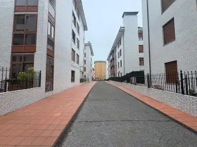 Außenansicht von Wohnung zum Verkauf in Gozón mit Heizung, Privatgarten und Terrasse