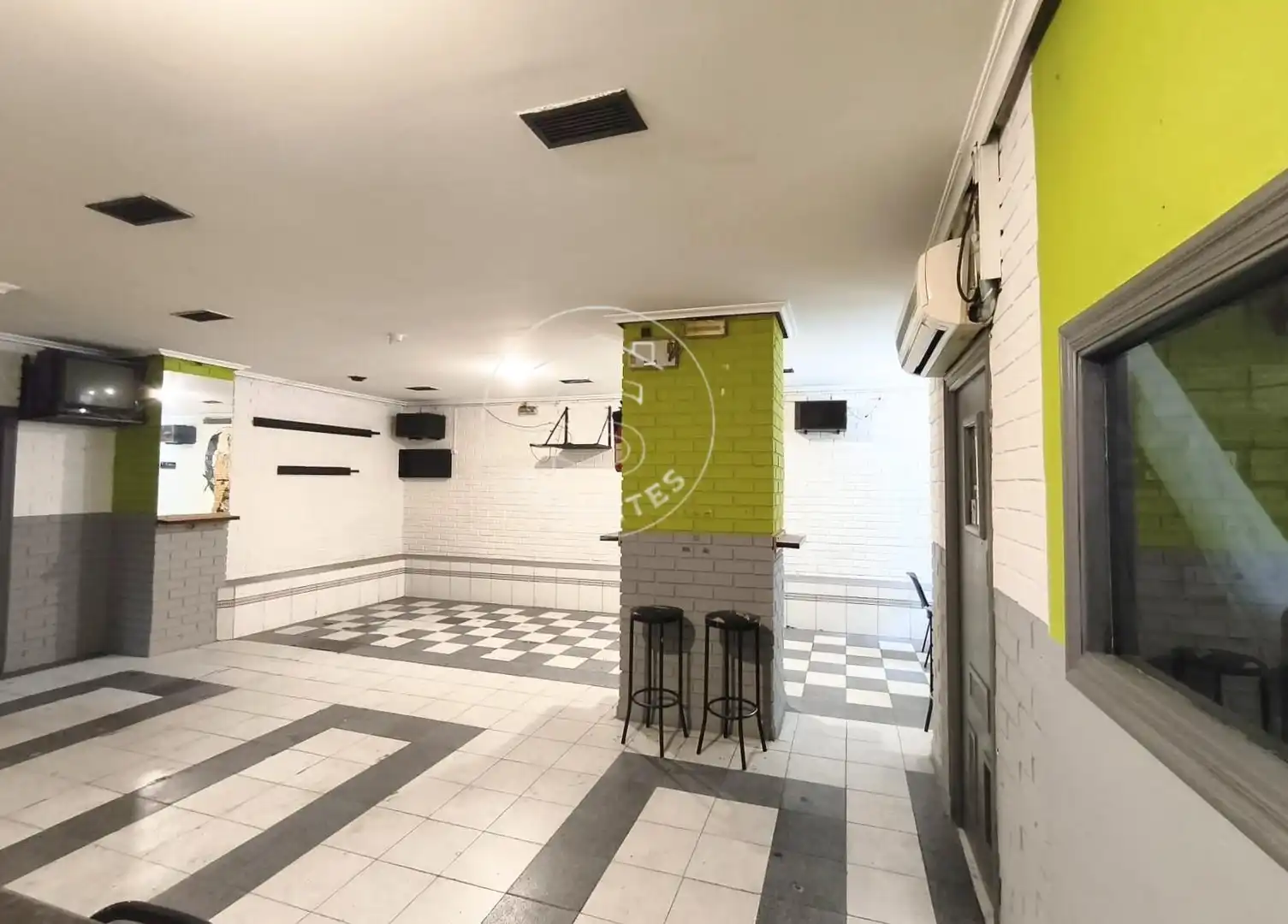 Commercial properties for sale in  Pamplona / Iruña  with Air Conditioner