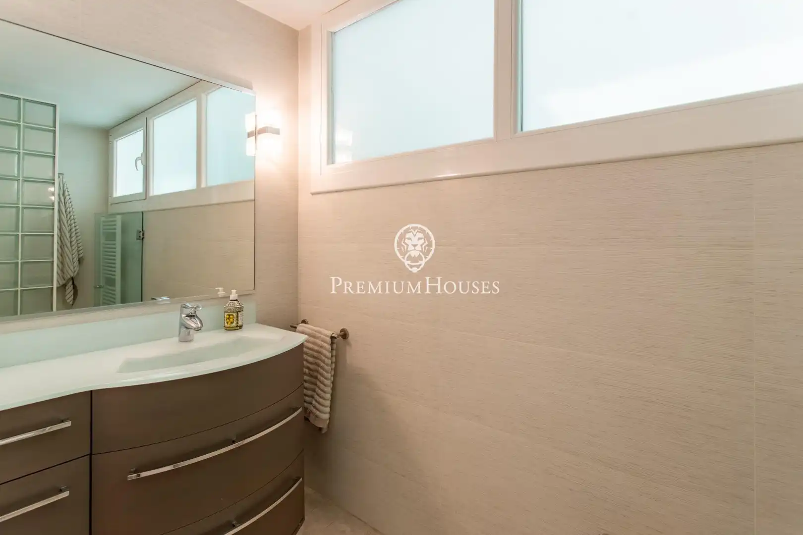 Bathroom of Houses for sale in Argentona  with Air Conditioner, Heating and Swimming Pool