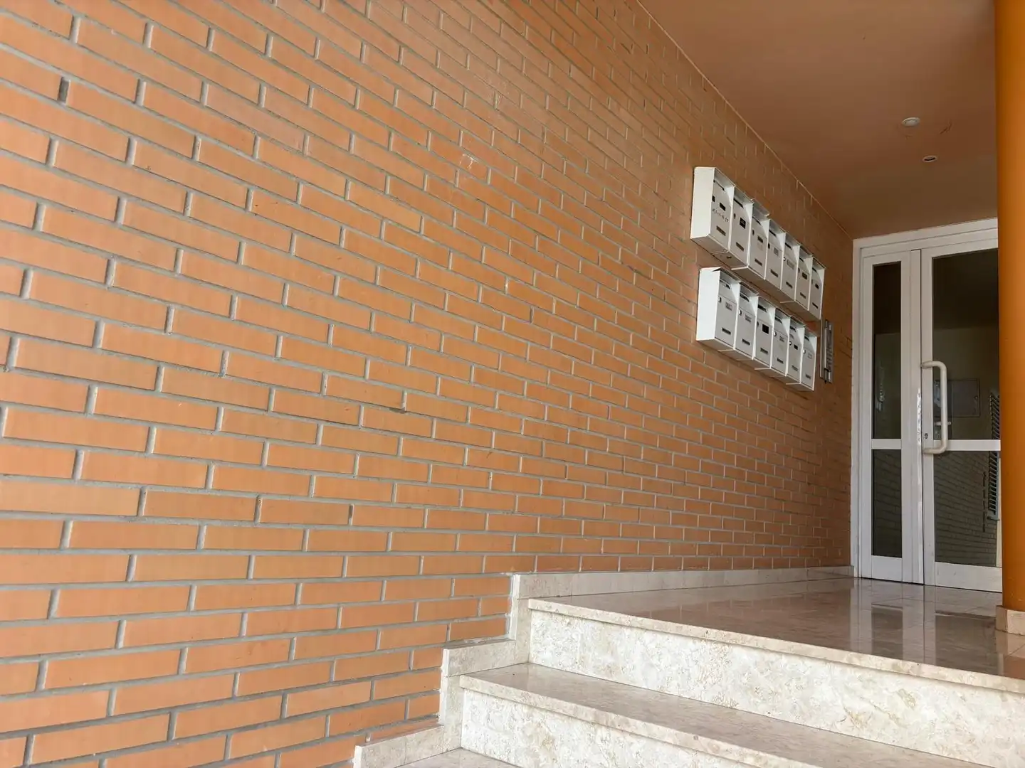 Vista exterior de Piso en venta en Fuentes de Ebro con Trastero