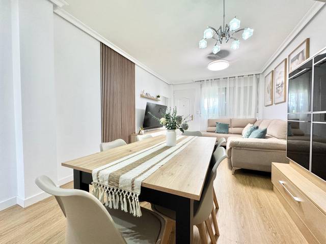 Casa-chalet en Alquiler en Lomas de Cabo Roig - Los Dolses