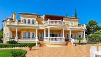 Vista exterior de Casa o xalet en venda en Benahavís amb Aire condicionat, Terrassa i Piscina