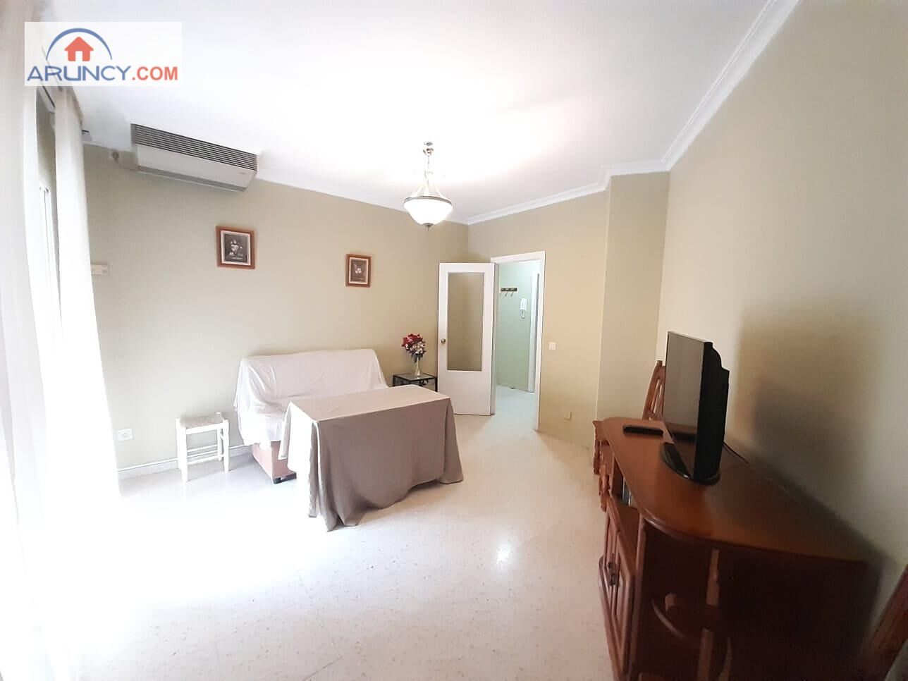 Dormitori de Apartament de lloguer en  Sevilla Capital amb Calefacció i Terrassa