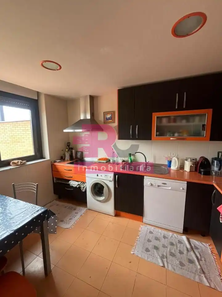 Küche von Einfamilien-Reihenhaus zum Verkauf in Cabrerizos mit Heizung, Privatgarten und Terrasse