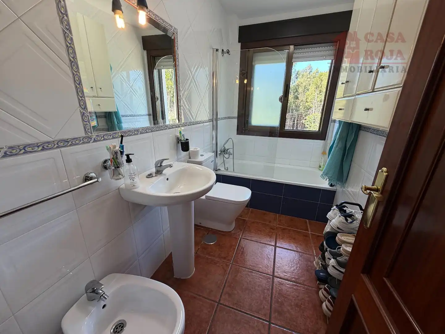 Bany de Casa o xalet en venda en Cangas  amb Calefacció, Terrassa i Moblat