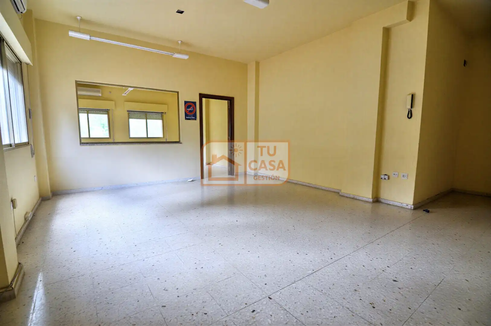 Büro zum Verkauf in Cáceres mit Klimaanlage und Heizung
