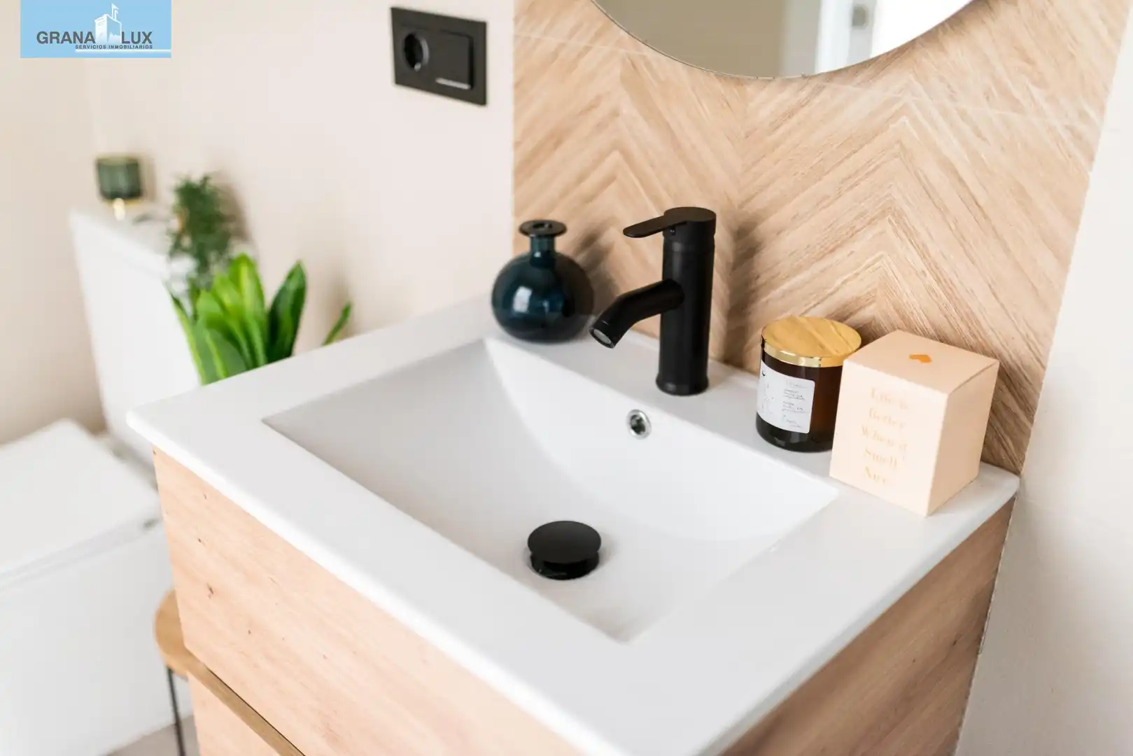 Bathroom of Study for sale in Granada  with Air Conditioner, Heating and Furnished