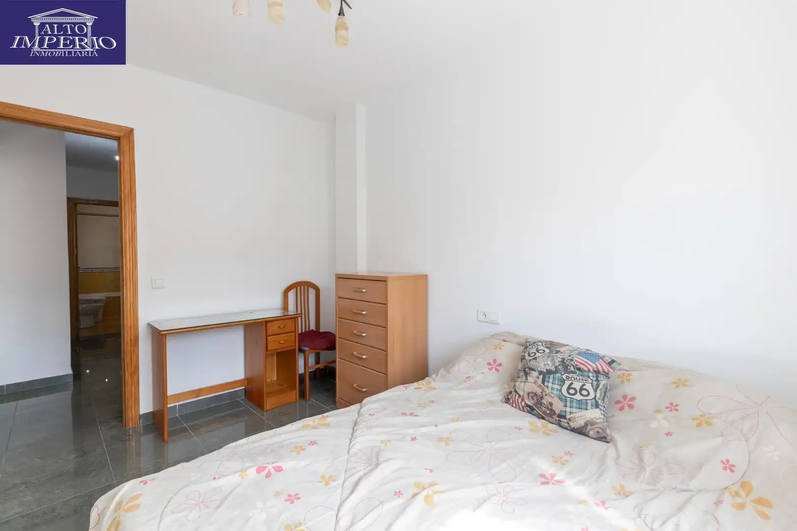Schlafzimmer von Haus oder Chalet zum Verkauf in Churriana de la Vega mit Klimaanlage, Terrasse und Balkon
