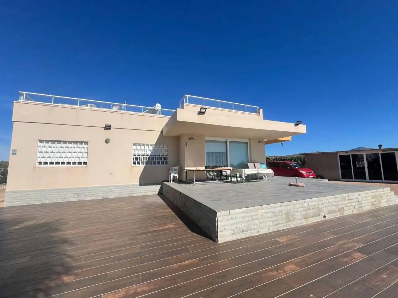 Vista exterior de Casa o xalet en venda en Alicante / Alacant amb Aire condicionat, Calefacció i Jardí privat