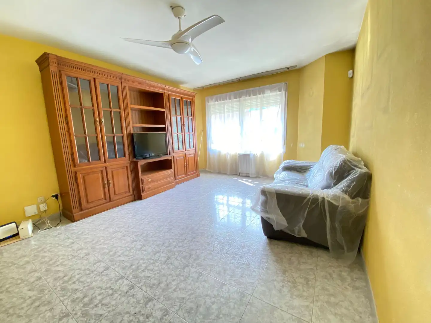 Living room of Flat for sale in Fuenlabrada  with Air Conditioner, Heating and Balcony