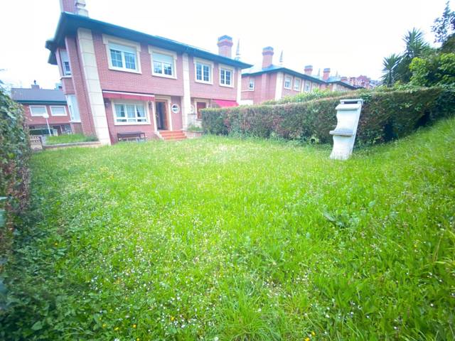 Casa adosada en Alquiler en Avenida de Chinchapapa en Cotolino