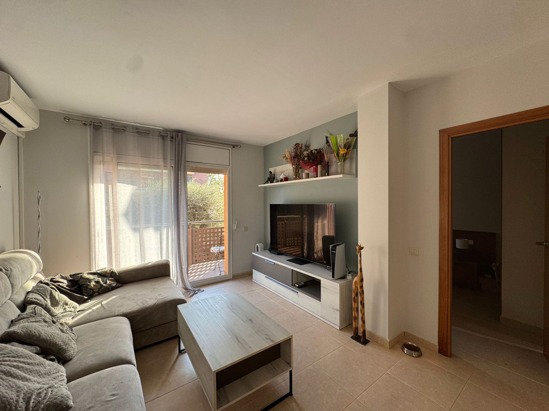 Living room of Flat for sale in Sant Cugat del Vallès  with Air Conditioner, Heating and Storage room