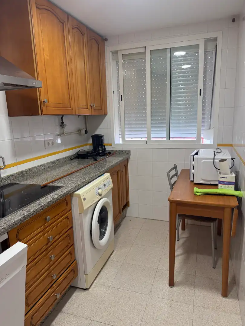 Cocina de Apartamento en venta en Badajoz con Aire acondicionado, Lavadora y Microondas