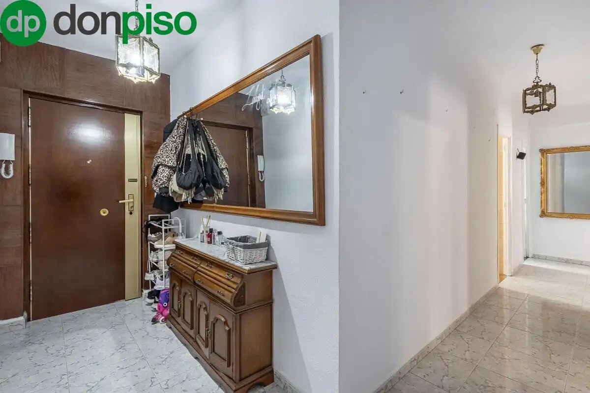 Flat for sale in Granada  with Air Conditioner