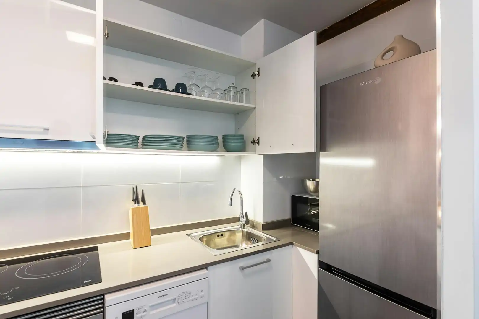 Kitchen of Flat for rent in Valencia  with Air Conditioner, Heating and Furnished