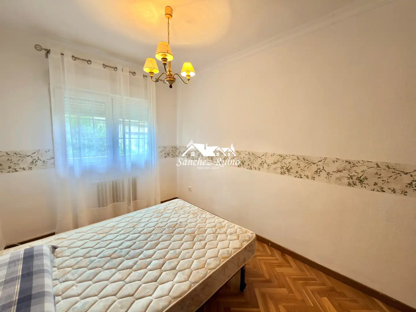 Schlafzimmer von Einfamilien-Reihenhaus zur Miete in Torrelodones mit Heizung, Privatgarten und Parkett