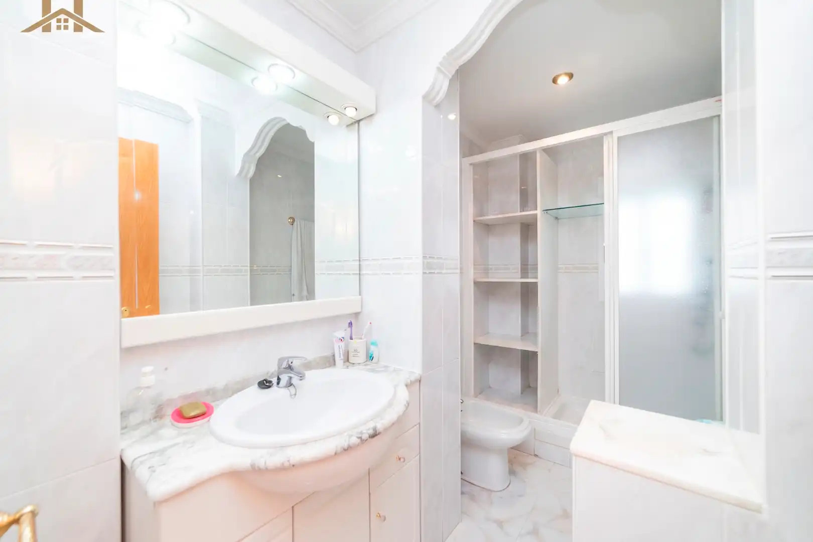 Bathroom of Flat for sale in Leganés  with Terrace and Storage room