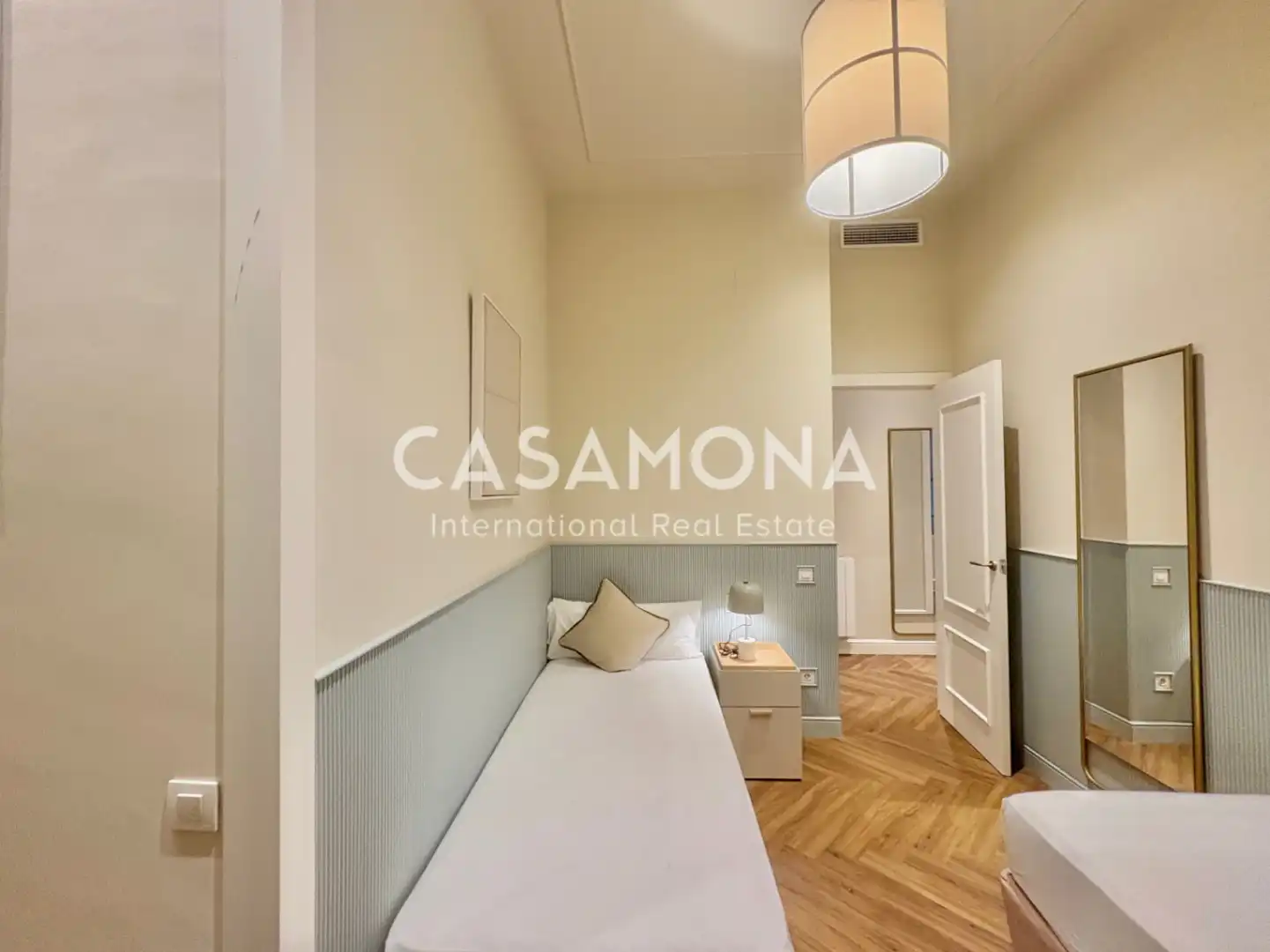 Dormitori de Apartament en venda en Barcelona amb Aire condicionat, Calefacció i Terrassa