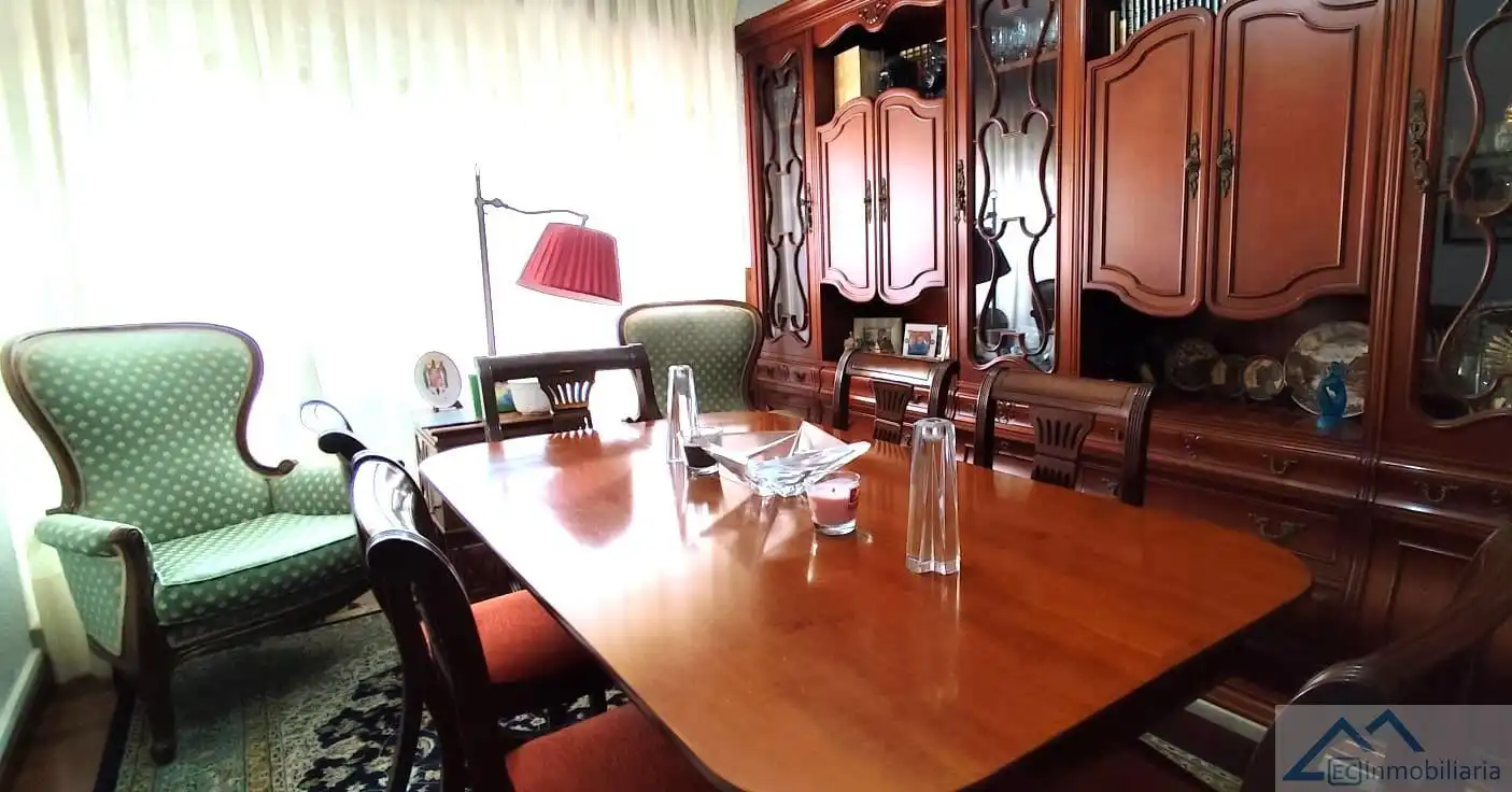 Flat for sale in Cuatro Caminos
