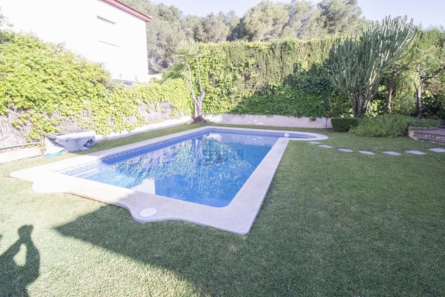 Swimming pool of House or chalet for sale in El Vendrell  with Air Conditioner, Heating and Terrace