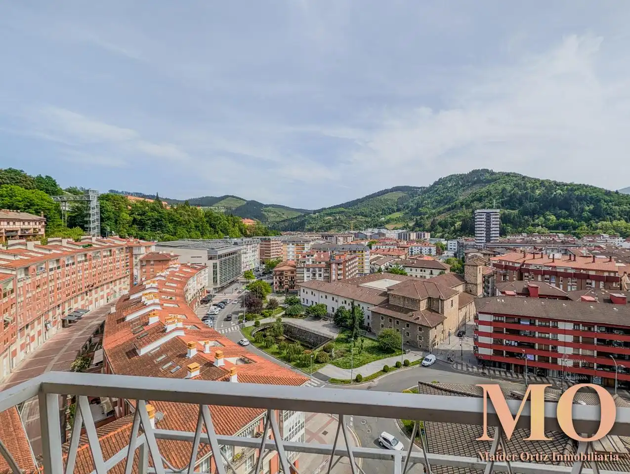 Vista exterior de Piso en venta en Arrasate / Mondragón con Calefacción, Terraza y Trastero