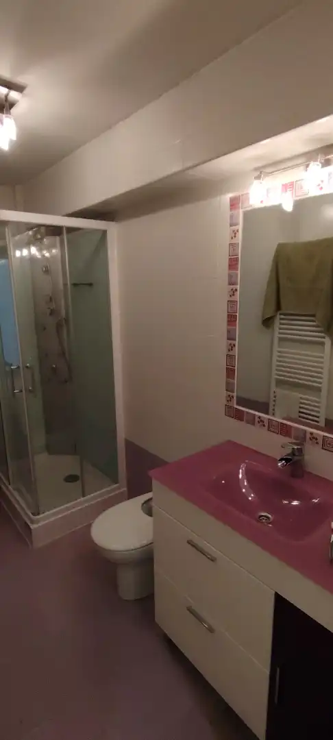 Bathroom of Flat for rent in Salamanca  with Heating, Parquet flooring and Terrace
