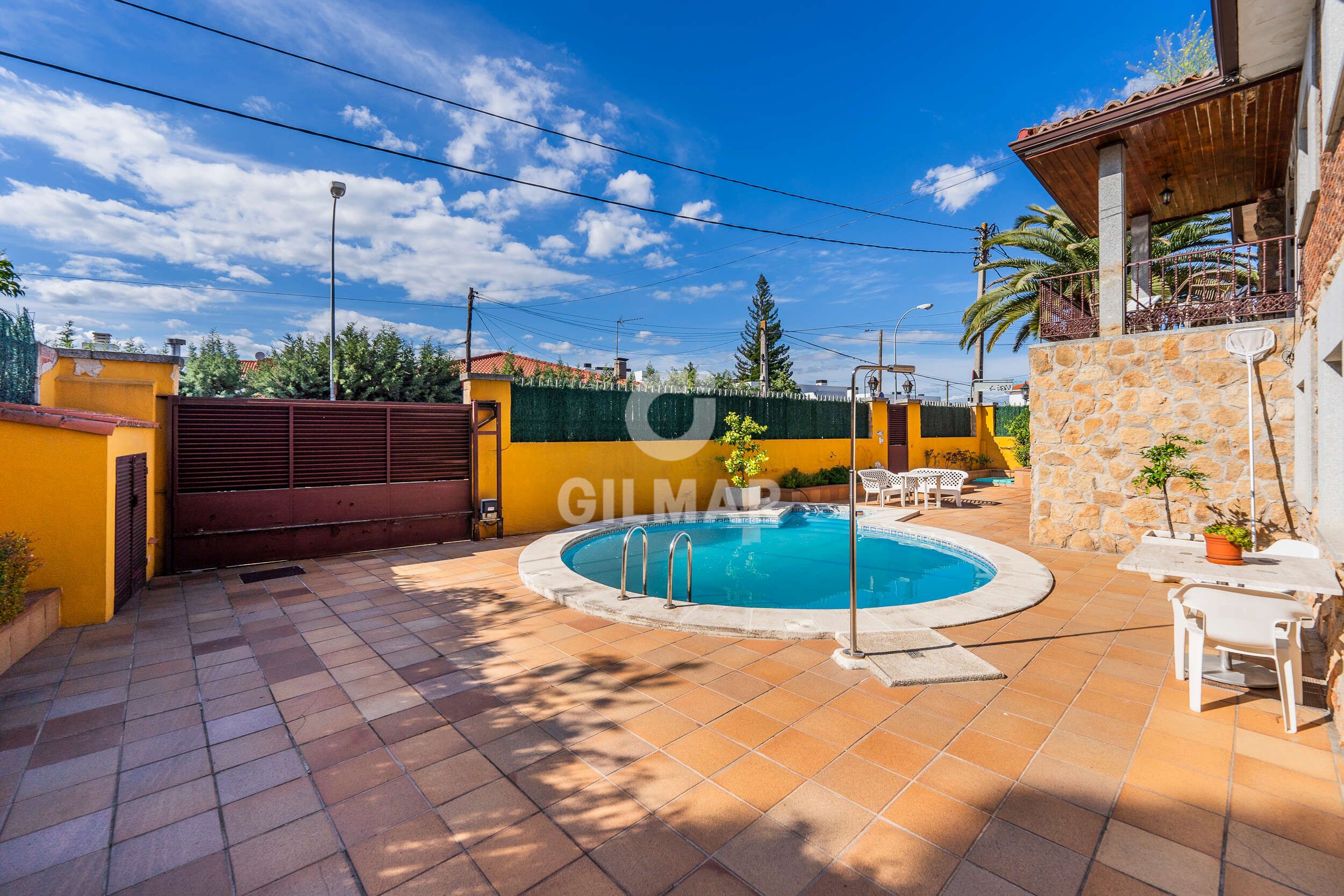 Exterior view of House or chalet for sale in Pozuelo de Alarcón  with Heating, Private garden and Swimming Pool