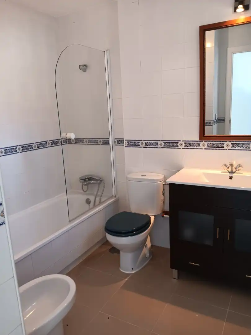 Baño de Casa adosada de alquiler en Castilleja de la Cuesta con Aire acondicionado