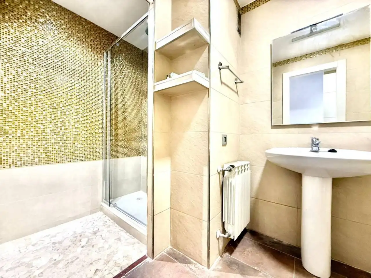 Bathroom of Flat for rent in Toledo  with Air Conditioner, Heating and Terrace