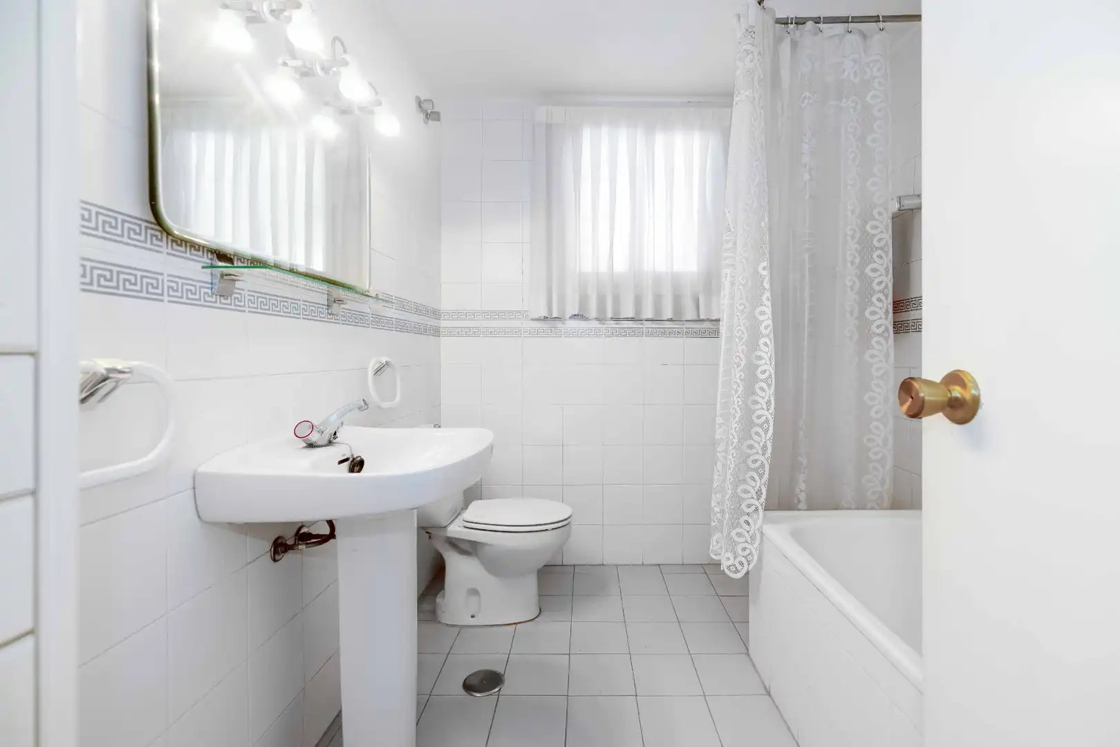 Baño de Dúplex en venta en Marbella con Terraza, Alarma y Piscina comunitaria