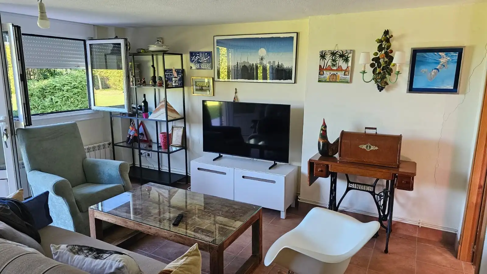 Sala d'estar de Casa o xalet de lloguer en Oleiros amb Calefacció