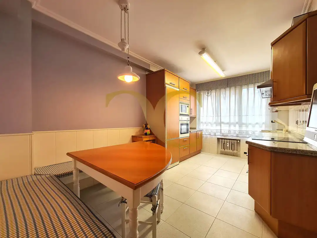 Kitchen of Flat for sale in Oviedo   with Heating