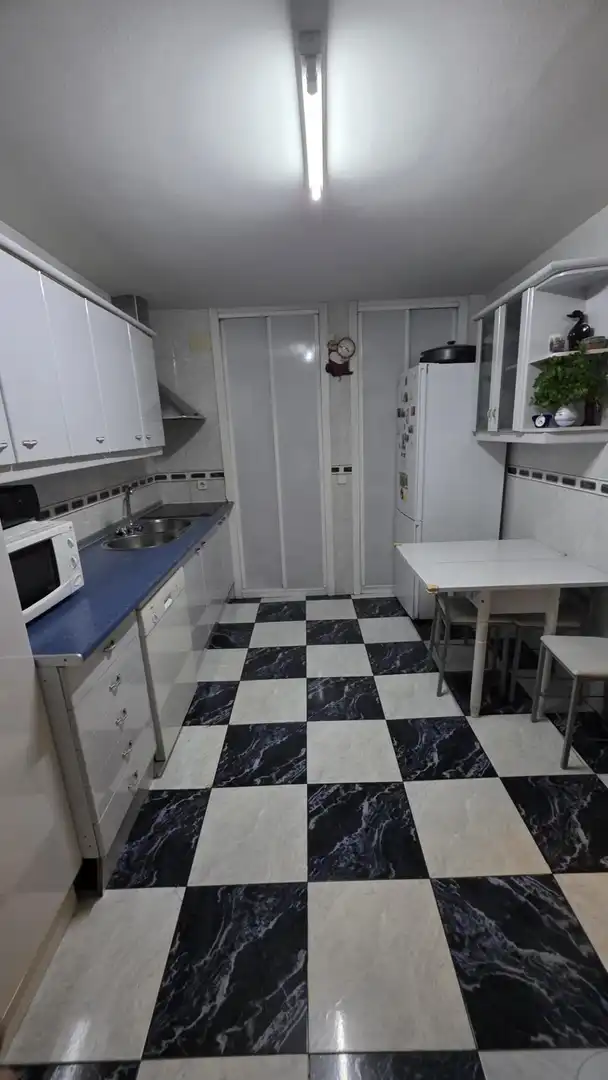 Cuina de Casa adosada en venda en Ciudad Real amb Aire condicionat, Calefacció i Terrassa