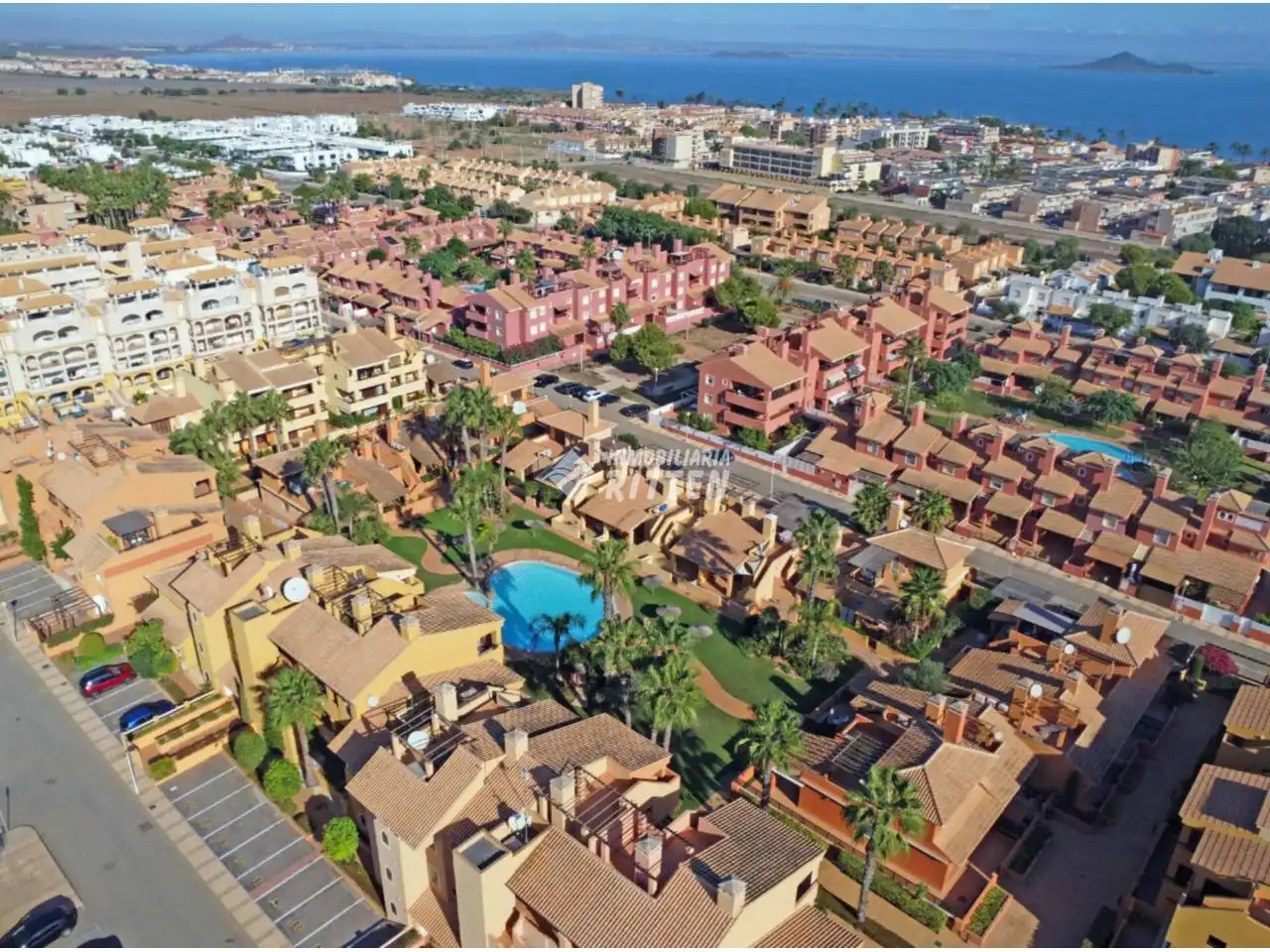 Vista exterior de Ático en venta en Cartagena con Terraza, Balcón y Piscina comunitaria