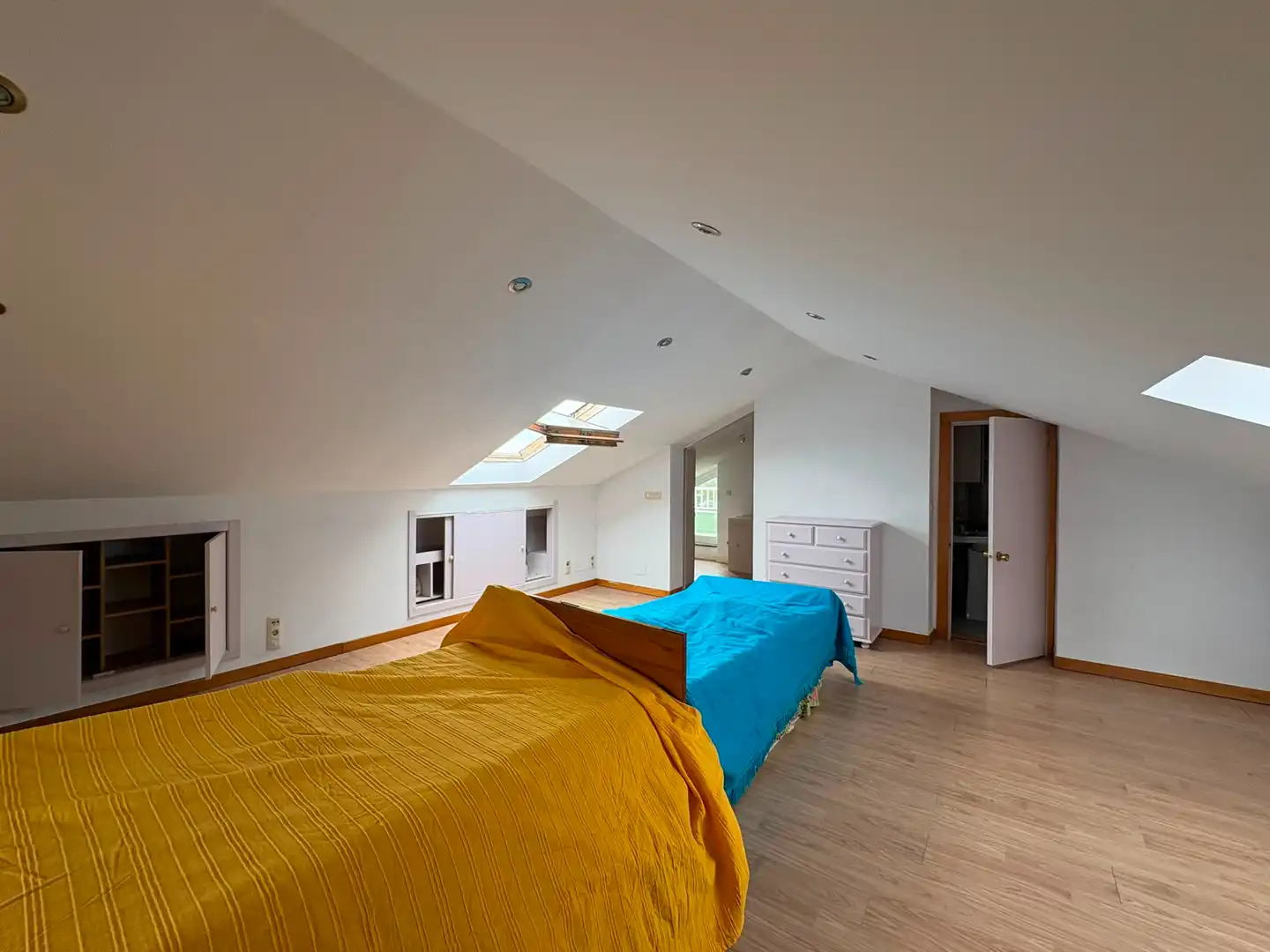 Dormitori de Casa adosada en venda en Vigo  amb Jardí privat, Terrassa i Traster